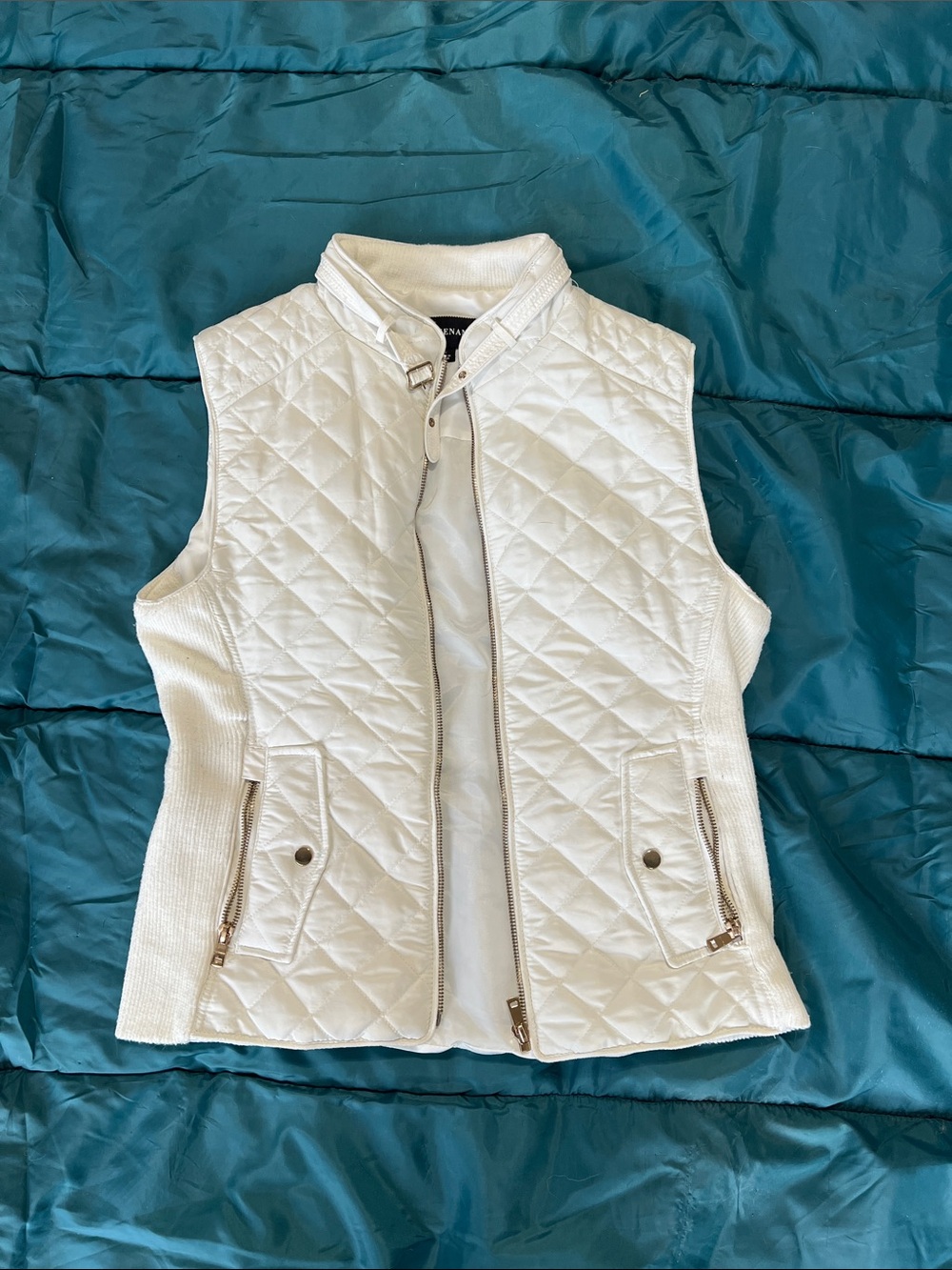 Quilted White Sleeveless Vest